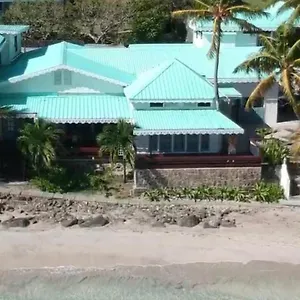 Bequia Beachfront Friendship